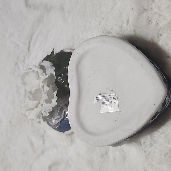 CERAMIC HEART & FLOWERS TRINKET BOX. - Picture 4 of 5